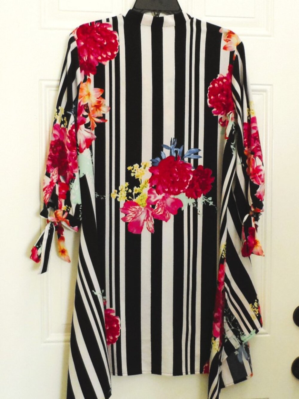 Nygard- Floral and Striped blouse size M - Picture 12 of 16